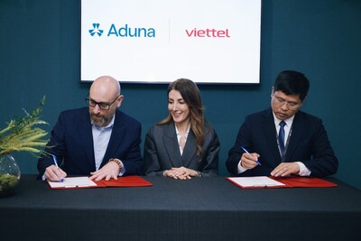 Signing of agreement – Viettel and Aduna Global: Mr. Anthony Bartolo, CEO of Aduna Global; Rita Mokbel, CEO of Ericsson Vietnam; Mr. Nguyen Dang Trien, Vice General Director of Viettel Solutions