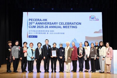 Dr Betty Chan, CEO & School Supervisor of Yew Chung Yew Wah Education Network, receives inaugural Distinguished Educator Award from PECERA-HK.