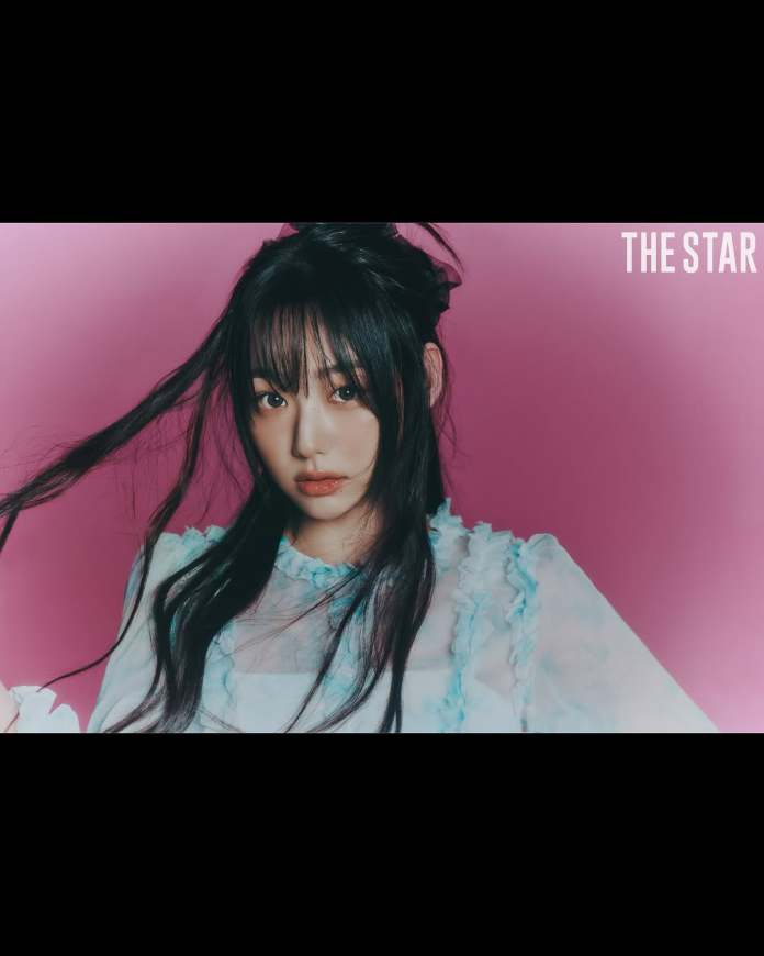 Kang Mina pulling her hair to the side 
