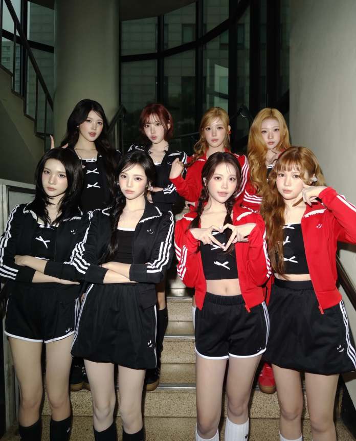 Hearts2Hearts behind the scenes before stage