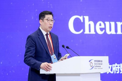 Mr Daniel Cheung, Acting Commissioner for Digital Policy, emphasises that the Summit will enhance connectivity of the Hong Kong and global I&T networks and leverage Hong Kong’s "super-connector" role. It serves to connect Mainland enterprises with international markets, injecting continuous momentum into the I&T ecosystem.