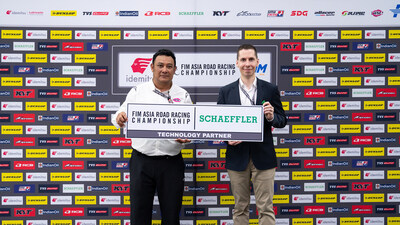 (from left) Ron Hogg, Director (Two Wheels Motor Racing Sdn Bhd) and Maximilian Fiedler, Regional CEO Asia/Pacific (Schaeffler) collaborate at the Asia Road Racing Championship. Photo: Schaeffler