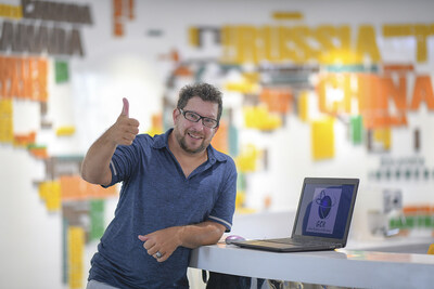 Randy Floyd, an American who has settled in Hainan and started a business there, praises the island’s business environment. (PRNewsfoto/chinadaily.com.cn)