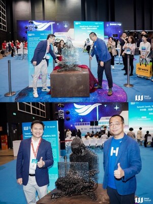 Wilson Fung (left), CEO of MicroBit Group, and Ryan Ru (right), CEO of HashKey Exchange Business Group, jointly officiated the unveiling of first Satoshi Nakamoto Statue
