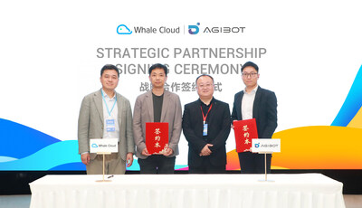 Strategic signing ceremony between Whale Cloud and AGIBOT during AGIBOT Partner Conference (APC) 2026 (PRNewsfoto/Whale Cloud)