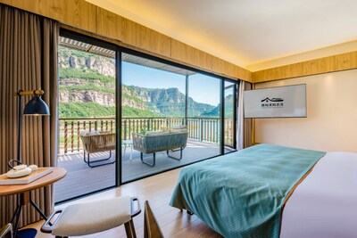 Optoma leverages two core technological pillars—“Intelligent Perception” and “Generative AI”—to comprehensively transform and elevate the user experience.