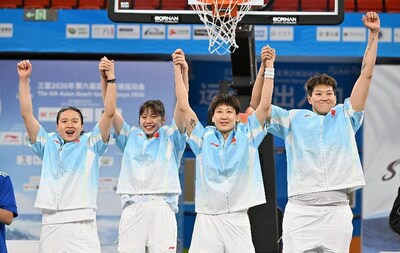 On April 29, the champion Chinese team at the medal ceremony (Photo by Guo Cheng / Xinhua News Agency) (PRNewsfoto/The 6th Asian Beach Games Sanya 2026 Organising Committee (SABGOC))
