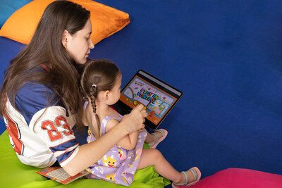 Families explore healthy digital habits through hands-on activities at the joint IMDA and Tencent "Beyond the Screen" launch event.