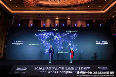 (L-R) Andy Kiwanuka, Managing Director for Asia Pacific at CloserStill Media and Xu Jia, President of Shanghai International Exhibition Group at the launch ceremony of Tech Week Shanghai