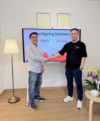 [Left] William Chung, Co-Founder of Jomya, Dr. Terry Yee, CEO anf Founder of Axaipay