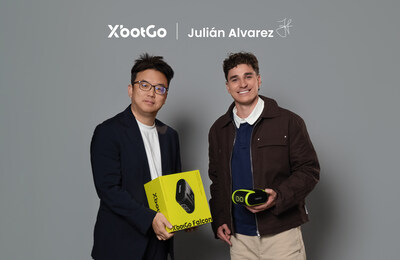 XbotGo CEO and Founder David Tan gifting a Falcon to Julián Alvarez
