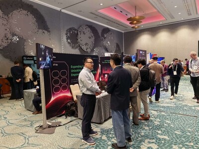 uCloudlink team engages with attendees and fields inquiries at MVNO 2026 (PRNewsfoto/uCloudlink Group Inc.)