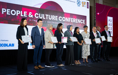 Emellia Shariff (CEO of MIDP) opens the ceremony with the supporting partners of PACC 2025.