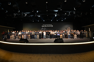 More than 100 pioneer users gathered at the OMO-X Pioneer Delivery Ceremony