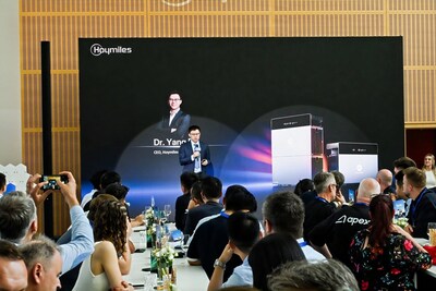 Dr. Yang Bo, CEO of Hoymiles, delivered the opening speech at the HiBattery 4020 X launch event (PRNewsfoto/Hoymiles Power Electronics Inc.)