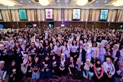 Biruntha Mooruthi, TalentCorp GCEO together with 12th Cohort Women Industry Network (WIN) Participants