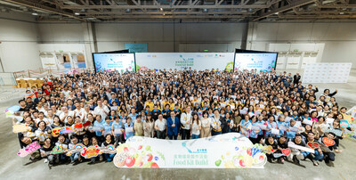 For the fifth year in a row, Sands China holds an annual volunteer initiative - Sands Cares Global Food Kit Build of parent company Las Vegas Sands Corp. Wednesday. Close to 450 participants gather at The Venetian Macao’s Cotai Expo, including members of social service organizations, Sands China’s Sands Cares Ambassador community volunteers and other team members, and management executives from Las Vegas Sands. Together, they assemble 5,000 food kits, which will be distributed to locals in need through Caritas Macau. These efforts underscore Sands China’s dedication to fulfilling its corporate social responsibility and its long-standing commitment to supporting the Macao community. (PRNewsfoto/Sands China Ltd.)