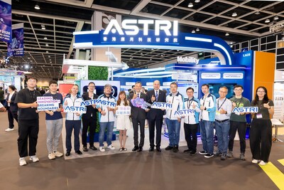 The inaugural Leap East opens today at HKCEC. Pictured are Dr Ying Huang (seventh from right), Chief Technology Officer of ASTRI, and Mr Savio Ng (seventh from left), Chief Commercial Officer of ASTRI, along with researchers and other staff standing in front of ASTRI booth.