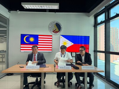 (L–R) Datuk Mohd Jimmy Wong Abdullah, Chairman of My Blockchain Infrastructure Sdn. Bhd.; Henry R. Aguda, Secretary of the Department of Information and Communications Technology (DICT) of the Philippines; and Ronald Allan M. Aquino, Chairman of Zetrix Philippines Inc., during the exchange of a Memorandum of Understanding to collaborate on implementing the Philippines' public blockchain infrastructure based on the Zetrix protocol. (PRNewsfoto/Zetrix)