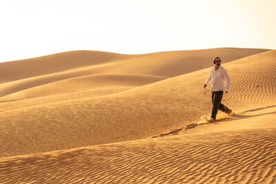 Director/Writer/Producer DENIS VILLENEUVE on the set of Warner Bros. Pictures and Legendary Pictures’ action adventure “DUNE: PART THREE,” in the Liwa Desert, Abu Dhabi. A Warner Bros. Pictures release. Photo by Niko Tavernise. Director/Writer/Producer DENIS VILLENEUVE on the set of Warner Bros. Pictures and Legendary Pictures’ action adventure “DUNE: PART THREE,” in the Liwa Desert, Abu Dhabi. A Warner Bros. Pictures release. Photo by Niko Tavernise.