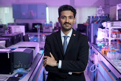 A research team led by Professor Ravi from SEE at CityUHK has demonstrated how mechanical vibrations can be harnessed to drive the production of useful chemicals from water.