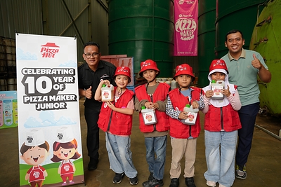 Pizza Hut Indonesia and TUKR took the participants of 'Pizza Maker Junior' on an educational trip about proper and sustainable UCO waste management at TUKR's facility in Bekasi, West Java, Indonesia.
