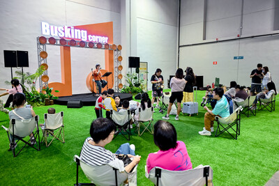 The Busking Corner, open to public participation, proved a popular attraction, drawing singing enthusiasts to showcase their talents on stage. Professional singers also delivered special performances, adding to the vibrant atmosphere and enriching the carnival experience. (PRNewsfoto/Sands China Ltd.)