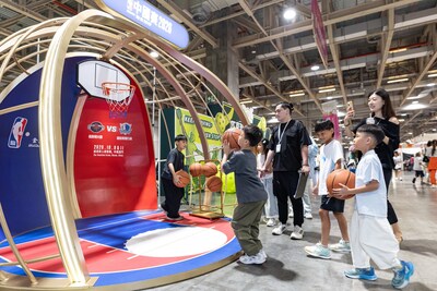 Children enjoy a fun-filled experience at the Bank of Communications Presents: “Play and Fun” Kids Area and the Sports Experience Zone at the 2026 Sands Shopping Carnival. (PRNewsfoto/Sands China Ltd.)
