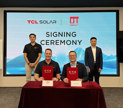 Signing ceremony group photo: Frank Zhang, Director of SunPower Corporation Australia Pty Ltd. and President of International Business, Global Sales & Marketing Center, TCL Solar. Adam Farquer, Project Director at DT Infrastructure and other key representatives.