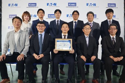 From the left in the front row: Mitsuhiro Takenaga, Japan Country Manager, Electrical Sector, East Asia, Eaton Dingsong Shi, Business Development Director, Power Distribution Channels, Electrical Sector, East Asia, Eaton Minoru Hasuoka, President, Kose Seiichiro Hasuoka, Chairman CEO, Kose