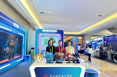 Vietnamese youth Tran Le Huong Giang (center) joins participating guests for a group photo at the opening ceremony of the 2026 China-ASEAN Education Cooperation Week. Vietnamese youth Tran Le Huong Giang (center) joins participating guests for a group photo at the opening ceremony of the 2026 China-ASEAN Education Cooperation Week.