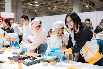 To help more local families share in the joyful atmosphere of the carnival, Sands China invited nearly 90 family members from Macau IN Volunteer Group and Macao True Goodwill Friend Association to enjoy family time, make wonderful memories, and experience the care and support of the community on July 23.