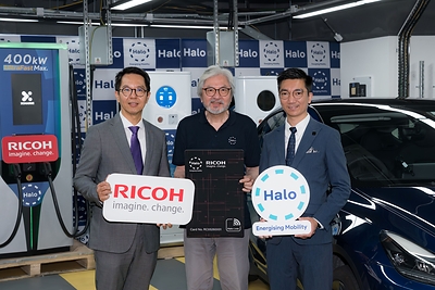 Ricoh Hong Kong and Halo Energy signed a Memorandum of Understanding to formally establish a strategic partnership, joining hands to build a smart mobility ecosystem and support enterprises’ green transformation. Pictured from left: Mr. Ricky Chong, Managing Director of Ricoh Hong Kong; Mr. John Tsang, Advisor of Halo Energy; and Mr. Martin Tsang, Chief Executive Officer of Halo Energy, at the signing ceremony.