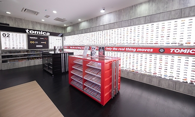 TOMICA BRAND STORE and TOMICA FACTORY offer immersive experiences, allowing customers to assemble their own die-cast cars for self-expression and a sense of identity. TOMICA BRAND STORE and TOMICA FACTORY offer immersive experiences, allowing customers to assemble their own die-cast cars for self-expression and a sense of identity.