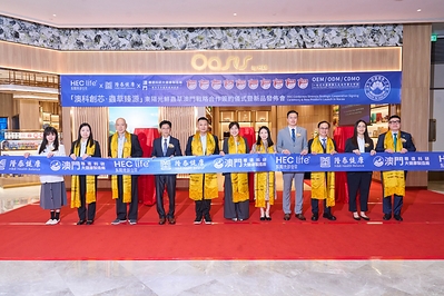 Representatives from HEC Group, Longtai Health and MCCY Science participate in the ribbon-cutting ceremony for the HEC life+ Cordyceps Sinensis strategic partnership launch in Macau.