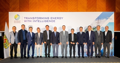 The Secretary for Environment and Ecology Mr Tse Chin-wan (sixth left) delivers welcome remarks at the welcome reception of the AESIEAP CEO Conference on 14 September, and officiates at the toasting ceremony together with AESIEAP President and CLP Power Managing Director Mr Joseph Law (sixth right), as well as AESIEAP Council Members. The Secretary for Environment and Ecology Mr Tse Chin-wan (sixth left) delivers welcome remarks at the welcome reception of the AESIEAP CEO Conference on 14 September, and officiates at the toasting ceremony together with AESIEAP President and CLP Power Managing Director Mr Joseph Law (sixth right), as well as AESIEAP Council Members.