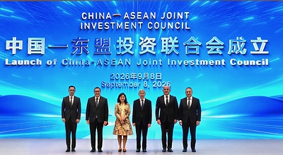 L-R: Wang Sheng, Chairman of CGS, Dr Soraphol Tulayasathien, Secretary-General of GPF, Arisia Arundati Pusponegoro, Chief Legal Counsel of INA, Zhang Qingsong, Chairman and CEO of CIC, Israfil Mammadov, CEO of SOFAZ, Dato’ Amirul Feisal Wan Zahir, Managing Director of Khazanah 