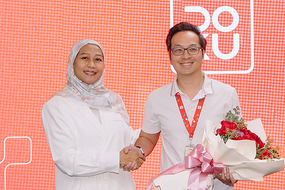 Jakarta, September 24, 2026. DOKU officially announces Himelda Renuat (left) as its new Chief Executive Officer and Head of Antom Indonesia, succeeding Chris Yeo (right), who now serves as Head of Antom Philippines. 