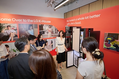 LG Electronics presented its “Housewarming by LG” experience zone at the Mid-Autumn K-Festival Week, featuring latest appliances like the LG InstaView™ refrigerator and LG Styler as part of a modern K-Lifestyle home.