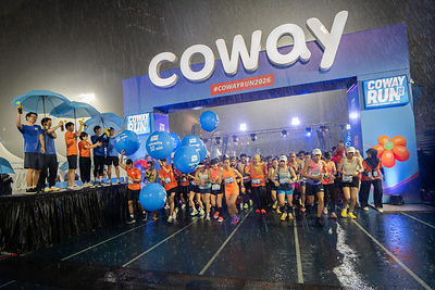 Coway Malaysia's management team officially flagging off the 10KM Run Category at Coway Run 2026, marking the start of a race dedicated to moving Forward Without Limits.