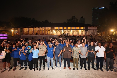 Pannir Selvam Paliksina Siwalinggam, Chairman of the Johor Unity, Heritage and Culture Committee, with Fauzan Omar, Board Member of NVADB, Amerrudin Ahmad, Director-General of NVADB , participating artists and guests at the official launch of Graff For Nation 2.0 at KotaJail, Johor Bahru, Malaysia, on 26 September 2026. 