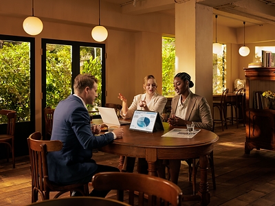 ViewSonic VG1457 dual-screen portable monitor supports flexible screen sharing for productive collaboration.