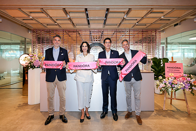 Left to right: Byron Clayton, Chief People & Planet Officer, Pandora; Berta de Pablos-Barbier, President & CEO, Pandora; Jermaine Loy, Managing Director, EDB; and Thomas Knudsen, General Manager, Pandora Asia.