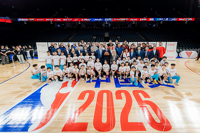 Ahead of The NBA China Games 2026, Sands China and NBA Cares held the Tip-Off Day of the “NBA Cares x Sands Cares Community Impact Week 2026” at The Venetian Arena on Thursday. The event brought together approximately 400 participants, including current players from the Dallas Mavericks and Houston Rockets, NBA executives, legends and coaches, executives and team members from Las Vegas Sands and Sands China, members of local school basketball teams, and local and international media, extending the impact of the world-class basketball event beyond the court and into the community.