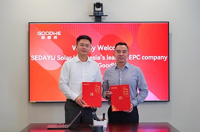 Bryan Bao, Chief Executive Officer of Yude Solar (left), and Fendi Liem, Founder & CEO of SEDAYU Solar (right), mark the strategic partnership between Yude Solar and SEDAYU Solar.