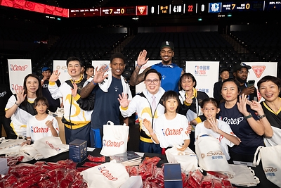 Current players from the Dallas Mavericks and Houston Rockets join local students at The Venetian Arena Oct. 8 for a basketball clinic and to assemble goodie bags on Tip-Off Day, the second event of the Impact Week. The event attracted approximately 400 participants, including representatives from various organisations and local and international media outlets. Current players from the Dallas Mavericks and Houston Rockets join local students at The Venetian Arena Oct. 8 for a basketball clinic and to assemble goodie bags on Tip-Off Day, the second event of the Impact Week. The event attracted approximately 400 participants, including representatives from various organisations and local and international media outlets.