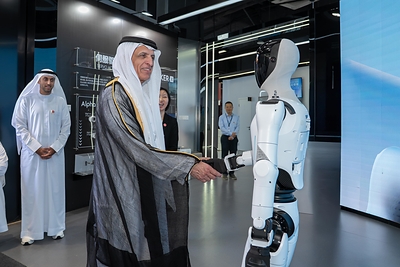 His Highness Sheikh Saud bin Saqr Al Qasimi, UAE Supreme Council Member and Ruler of Ras Al Khaimah meets UBTECH Robotics' humanoid robot following the MOU signing ceremony in Shenzhen.