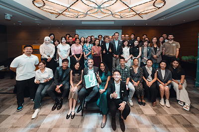 Ms Goh Hanyan, Senior Parliamentary Secretary, and Ms Poh Li San, Member of Parliament, join the Yindii team and participating F&B brands at the Yindii Eco-Brand Awards 2026, celebrating their collective commitment to reducing food waste in Singapore.