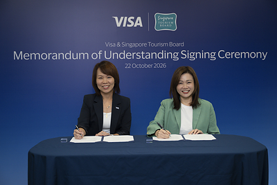 Adeline Kim, Group Country Manager, Regional Southeast Asia & SVP, Global Clients, Asia Pacific, Visa and Melissa Ow, Chief Executive, Singapore Tourism Board, at the MOU Signing Ceremony on 22 October 2026