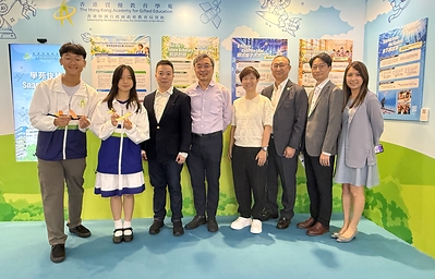 HKAGE adopts the theme “Technology for Good, Innovation for All” this year to promote the “Technology for Good” philosophy. Prof WOO Kam Tim (the fourth from the left) and Mr YIM Hong Cheuk Foster (the third from the left), members of the HKAGE Boards of Directors, poses for a photo with Mr WONG Chung Po, Acting Executive Director (the third from the right), Mr Abraham TANG, Acting Executive Director (the second from the right), guest and HKAGE students. HKAGE adopts the theme “Technology for Good, Innovation for All” this year to promote the “Technology for Good” philosophy. Prof WOO Kam Tim (the fourth from the left) and Mr YIM Hong Cheuk Foster (the third from the left), members of the HKAGE Boards of Directors, poses for a photo with Mr WONG Chung Po, Acting Executive Director (the third from the right), Mr Abraham TANG, Acting Executive Director (the second from the right), guest and HKAGE students.